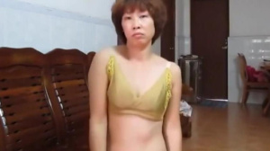 Chinese amateur milf showing off